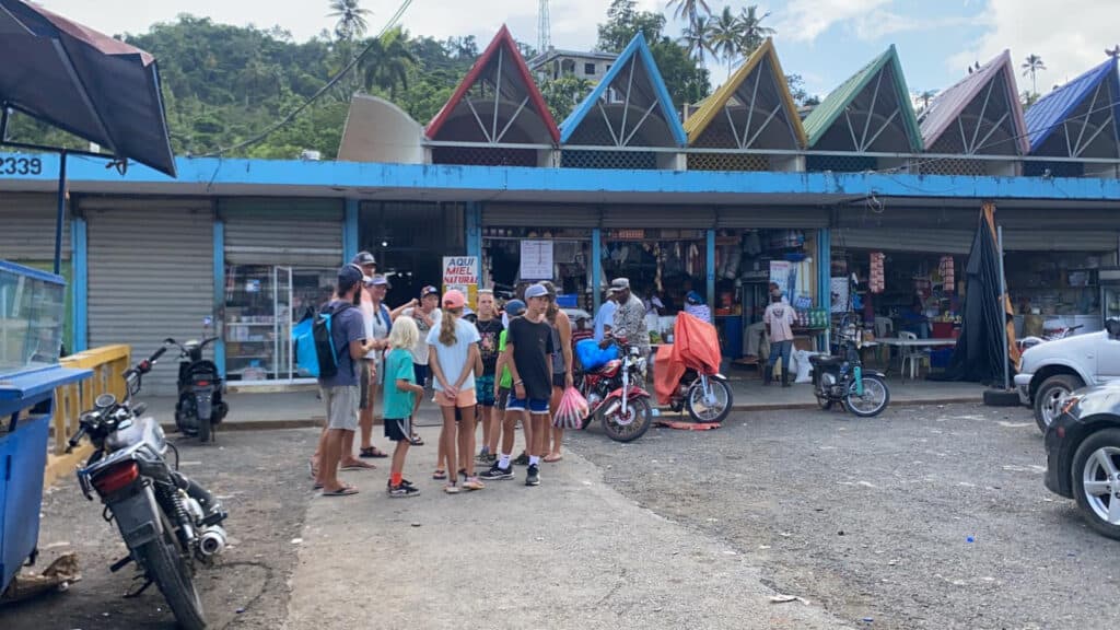 The outside front of the Samana open air market